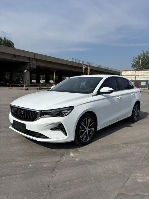 Geely Emgrand 2023