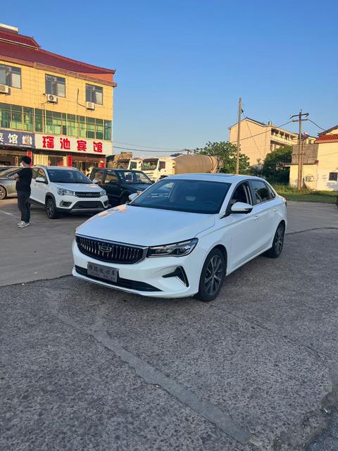 Geely Emgrand 2022