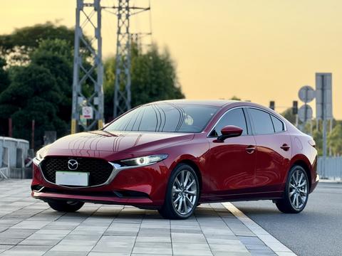 Mazda 3 Axela 2022
