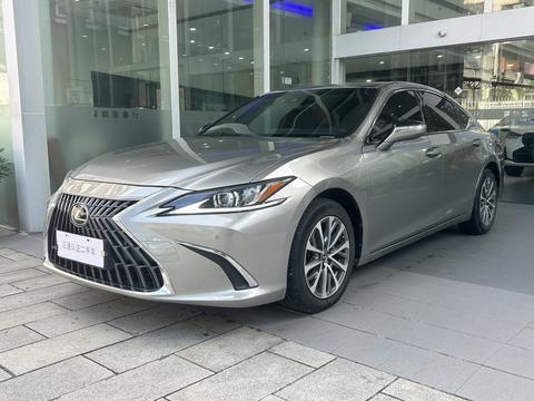 Lexus ES 2022