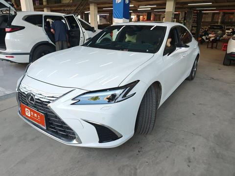 Lexus ES 2025
