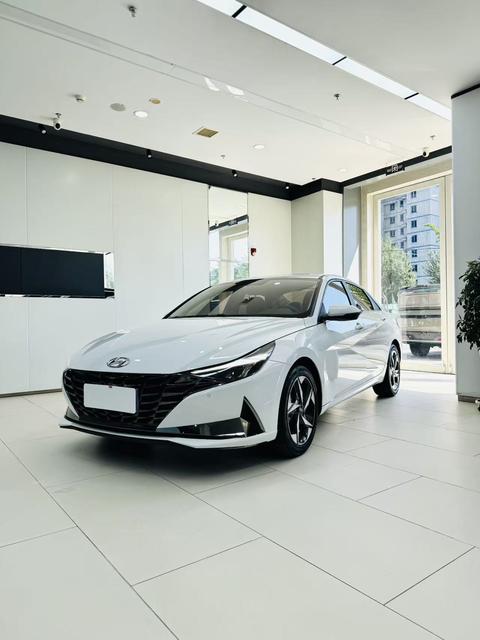 Hyundai Elantra 2022