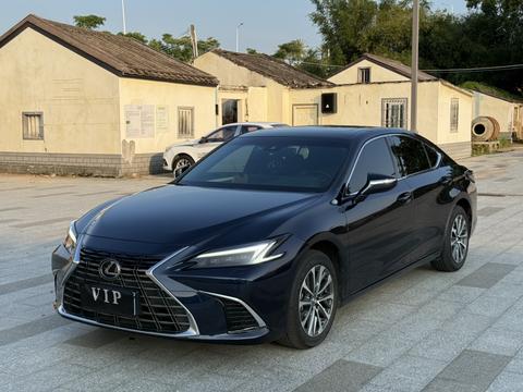 Lexus ES 2025