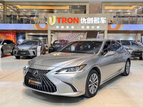 Lexus ES 2022