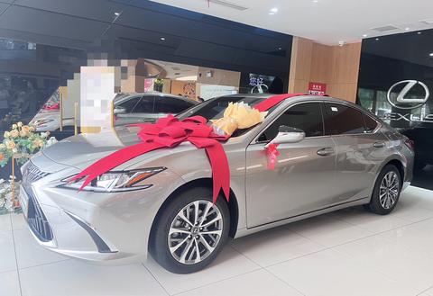 Lexus ES 2022