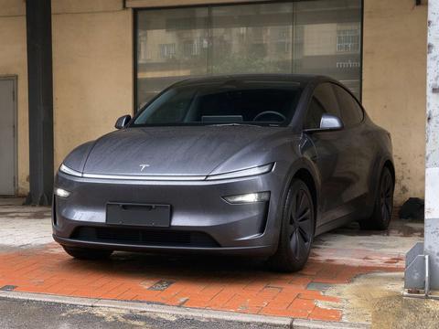 Tesla Model Y 2025