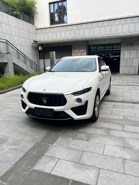 Maserati Levante 2022