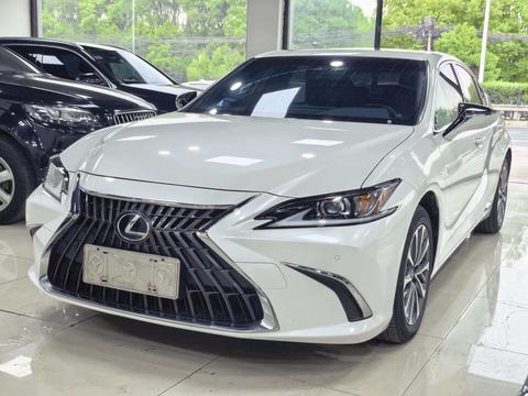 Lexus ES 2022