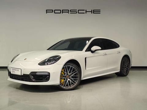 Porsche Panamera 2021
