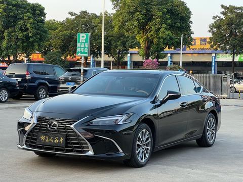 Lexus ES 2025