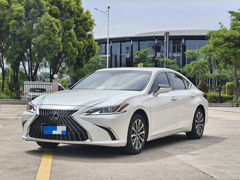 Lexus ES 2022