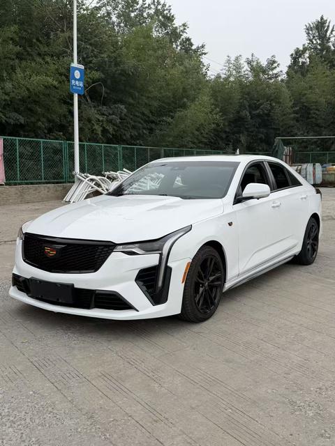 Cadillac CT4 2022