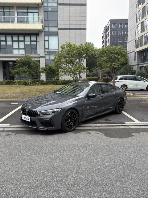 BMW M8 2022