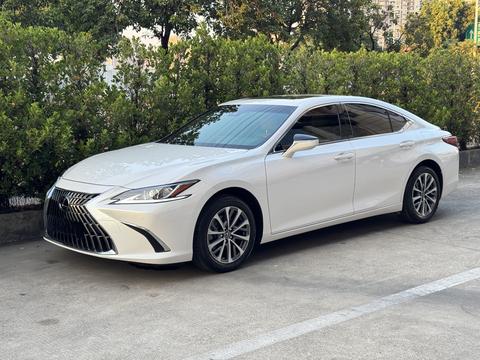 Lexus ES 2022