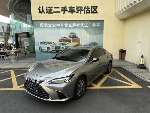 Lexus ES 2025