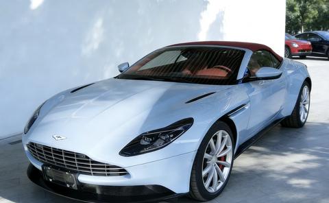 Aston Martin DB11 2022