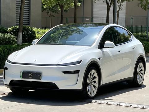 Tesla Model Y 2025