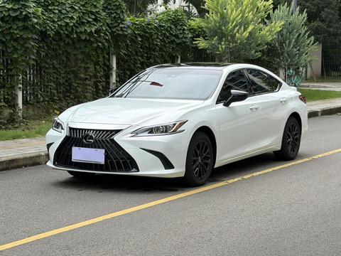 Lexus ES 2022