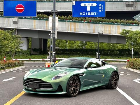 Aston Martin DB12 2025