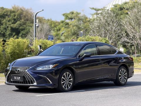 Lexus ES 2022