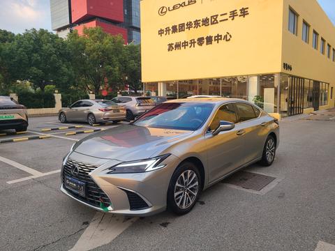 Lexus ES 2025