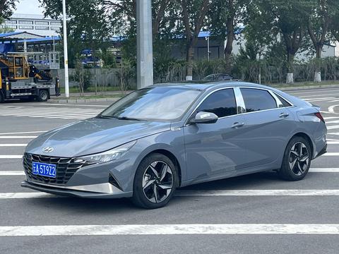 Hyundai Elantra 2022