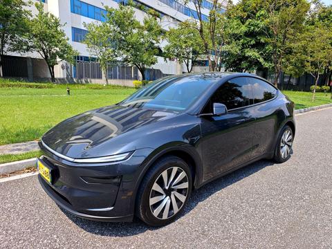 Tesla Model Y 2025