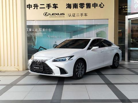 Lexus ES 2025