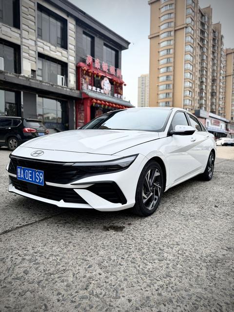 Hyundai Elantra 2023
