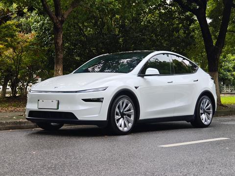 Tesla Model Y 2025