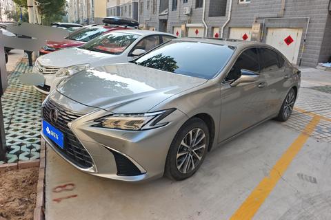 Lexus ES 2025