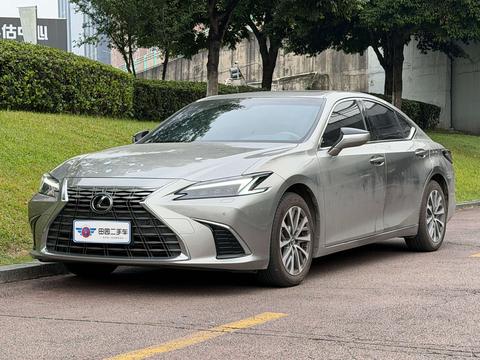 Lexus ES 2024
