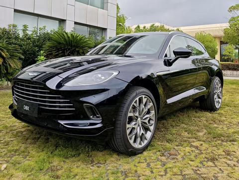 Aston Martin DBX 2024