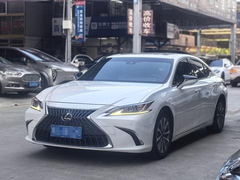 Lexus ES 2021