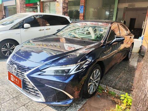 Lexus ES 2025