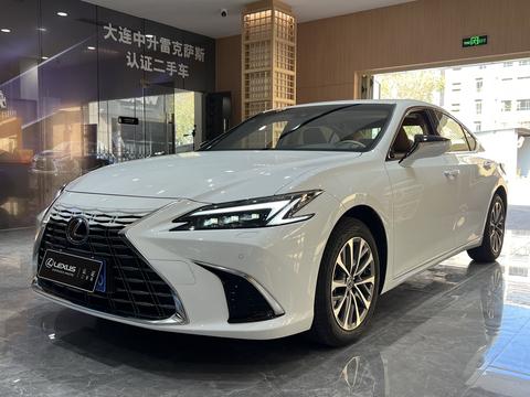 Lexus ES 2025