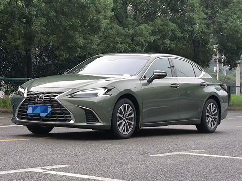 Lexus ES 2025