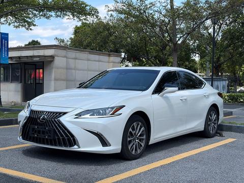 Lexus ES 2022