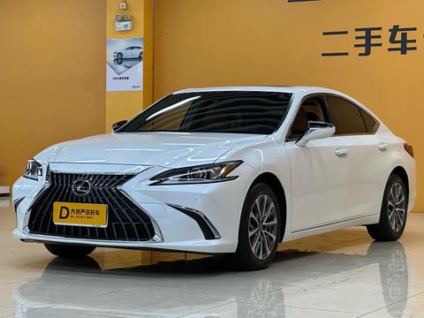 Lexus ES 2022