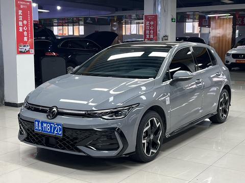 Volkswagen Golf 2025