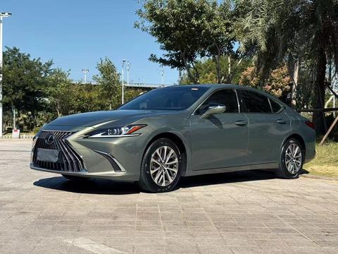 Lexus ES 2022
