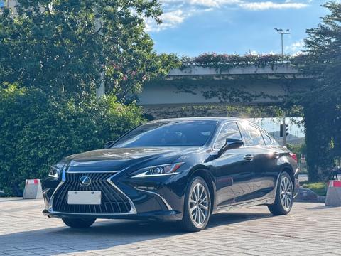 Lexus ES 2024