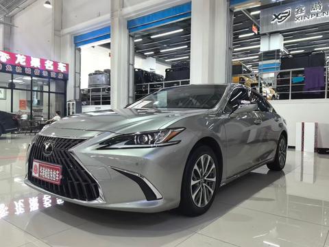 Lexus ES 2022