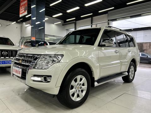 Mitsubishi Pajero 2022