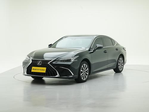 Lexus ES 2025