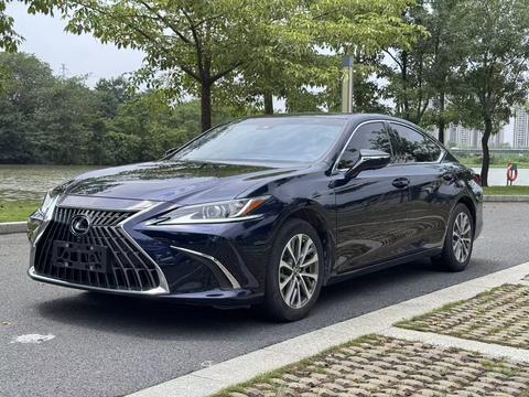 Lexus ES 2022