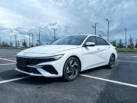 Hyundai Elantra 2023