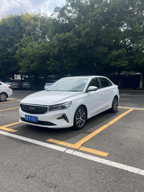 Geely Emgrand 2023