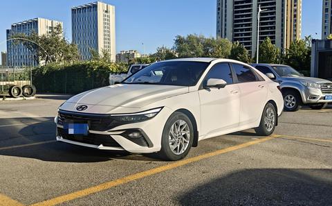 Hyundai Elantra 2023
