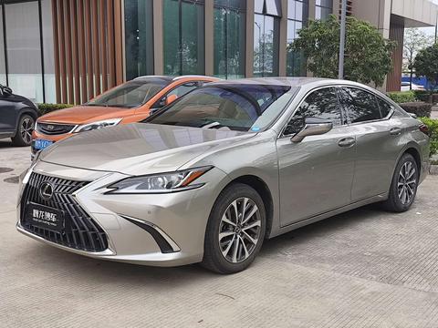 Lexus ES 2022